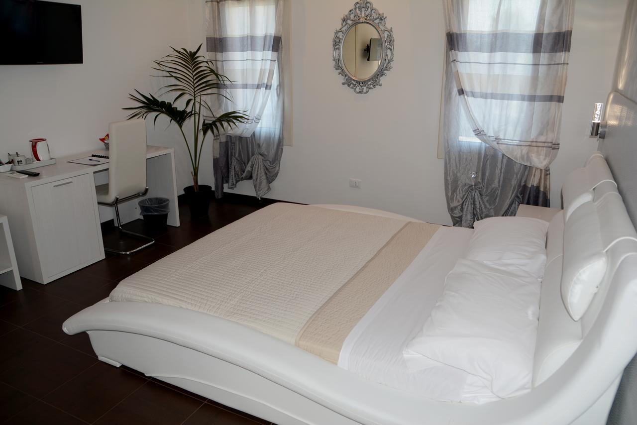 Venice Guest House B&B สปิเนอา ภายนอก รูปภาพ